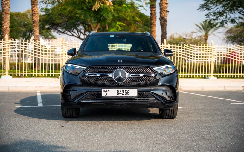 Mercedes GLC 200 SUV (Zwart), 2024 te huur in Sharjah