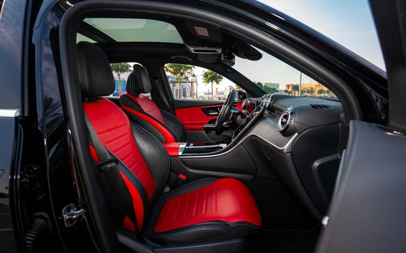 Mercedes GLC 200 SUV (Zwart), 2024 te huur in Sharjah