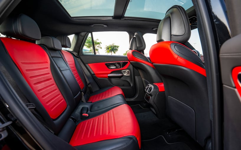 Mercedes GLC 200 SUV (Zwart), 2024 te huur in Sharjah