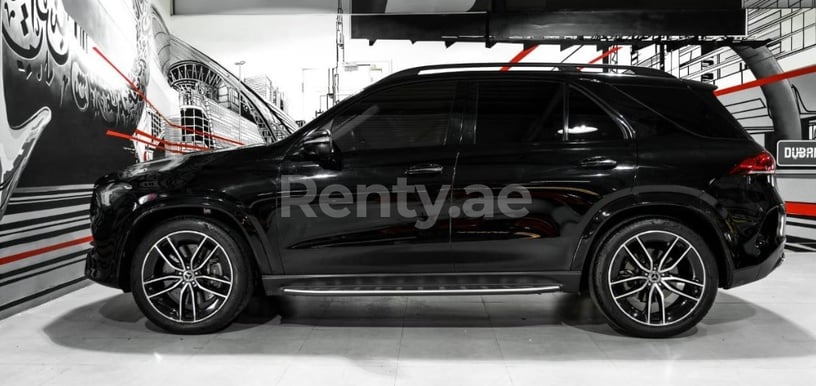 在迪拜 租 梅赛德斯GLE 450 AMG (黑色), 2019
