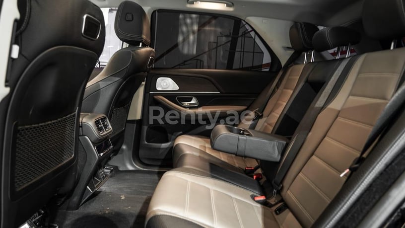在迪拜 租 梅赛德斯GLE 450 AMG (黑色), 2019