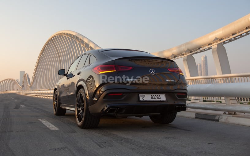 在迪拜 租 梅赛德斯GLE 63s 双门跑车 (黑色), 2021