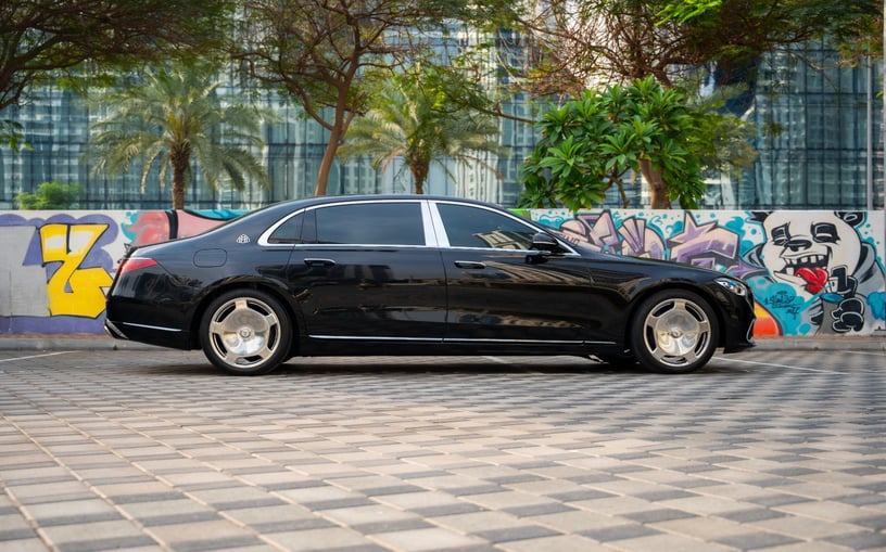 Mercedes Maybach S580 (Zwart), 2023 - lease-aanbiedingen in Abu Dhabi