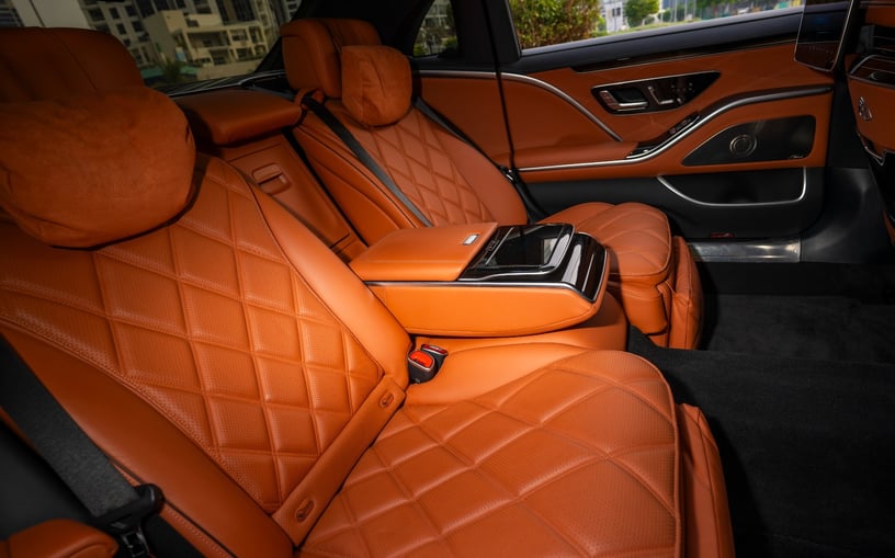 Mercedes Maybach S580 (Zwart), 2023 - lease-aanbiedingen in Abu Dhabi