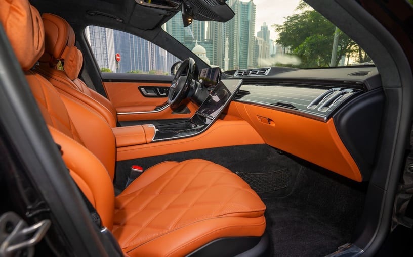 Mercedes Maybach S580 (Zwart), 2023 - lease-aanbiedingen in Abu Dhabi