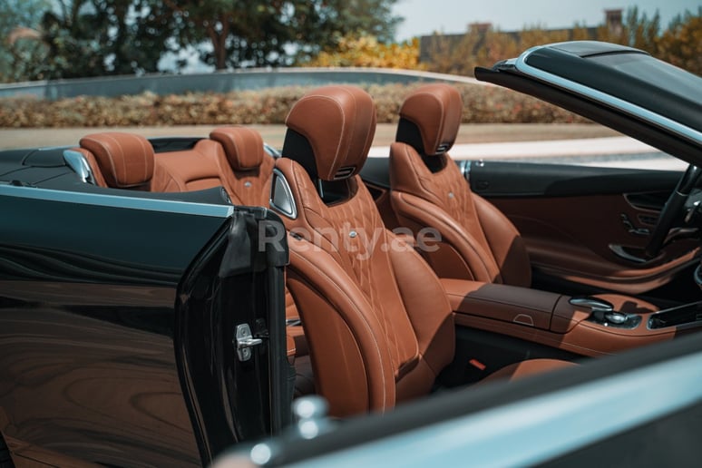 إيجار مرسيدس S 500 كابريو (أسود), 2018 في الشارقة