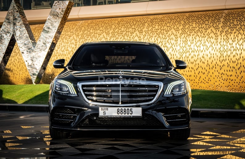 Dubai'de kiralık Mercedes S 560 4matic (Siyah), 2019