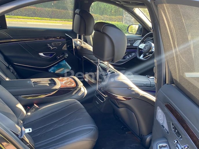 Dubai'de kiralık Mercedes S 560 4matic (Siyah), 2019