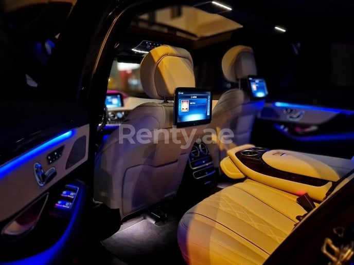 إيجار مرسيدس S 560 (أسود), 2019 في دبي