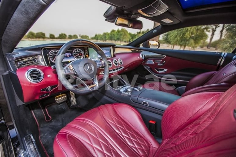 Mercedes S500 Cabriolet (Noir), 2018 &agrave; louer &agrave; Duba&iuml;