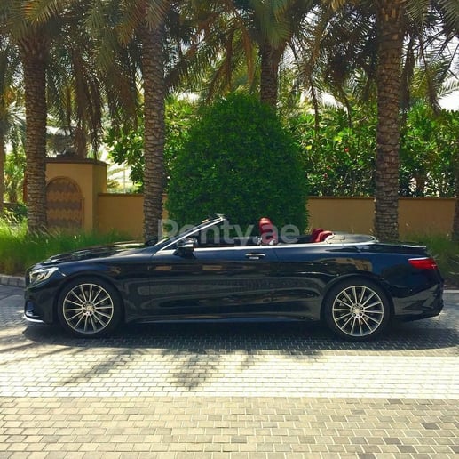 Mercedes S500 Cabriolet (Noir), 2018 &agrave; louer &agrave; Duba&iuml;