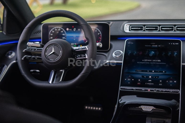 Mercedes S500 Class (Nero), 2021 in affitto a Dubai