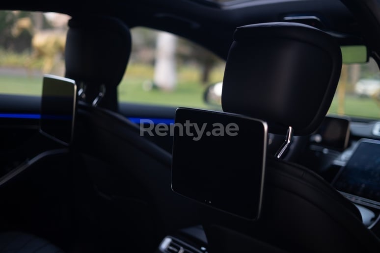 Mercedes S500 Class (Nero), 2021 in affitto a Dubai
