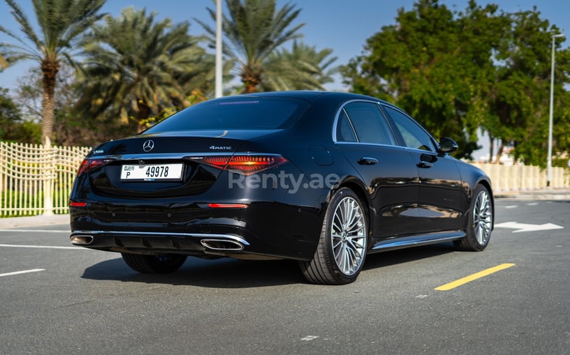 Mercedes S500 (Negro), 2021 para alquiler en Sharjah
