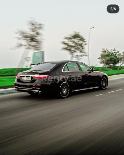 Mercedes S500 Class (Zwart), 2021 te huur in Dubai