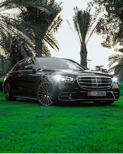 Mercedes S500 Class (Zwart), 2021 te huur in Dubai