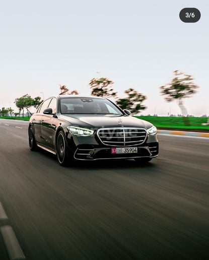 Mercedes S500 Class (Zwart), 2021 te huur in Dubai