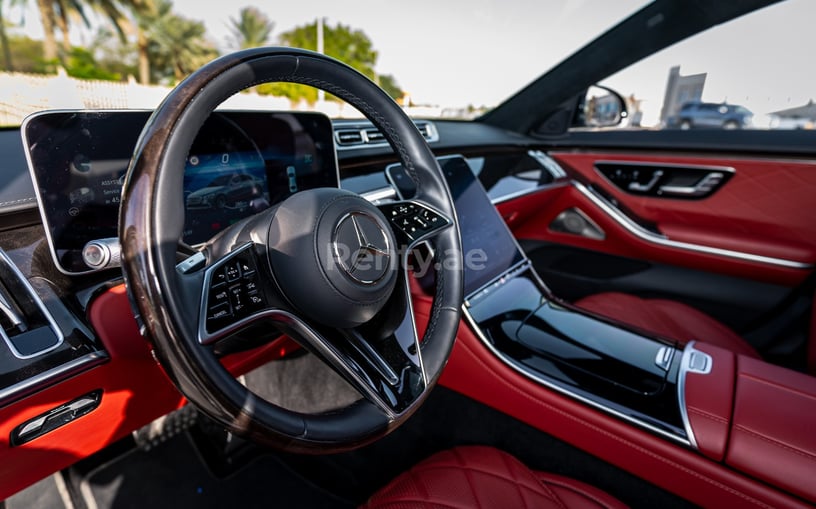 Mercedes S500 (Noir), 2021 &agrave; louer &agrave; Abu Dhabi