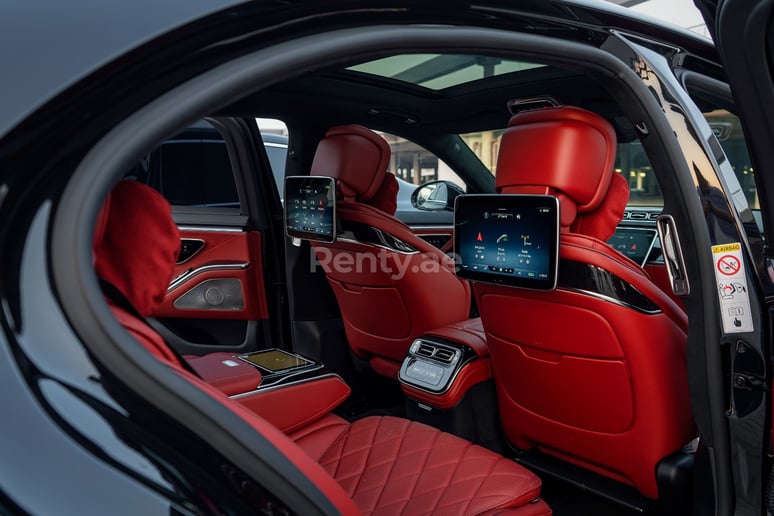 Mercedes S500 (Negro), 2021 para alquiler en Abu Dhabi