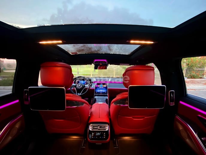 Mercedes S500 Class (Nero), 2021 in affitto a Dubai