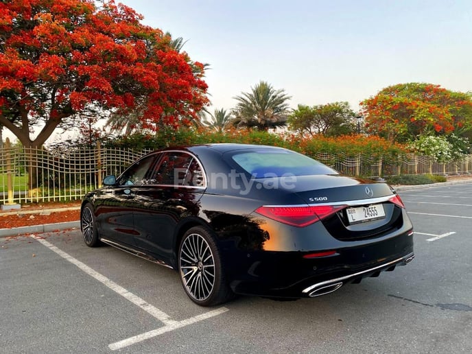 Mercedes S500 Class (Nero), 2021 in affitto a Dubai