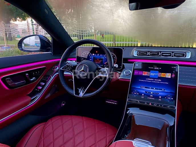 Mercedes S500 Class (Nero), 2021 in affitto a Dubai