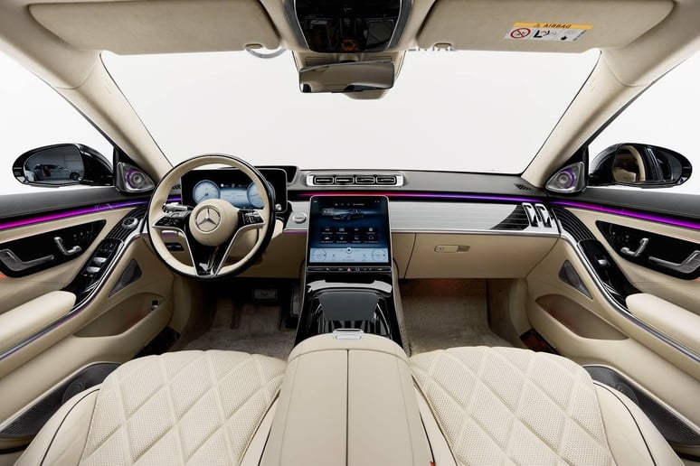 إيجار مرسيدس S550 مايباخ (أسود), 2023 في الشارقة