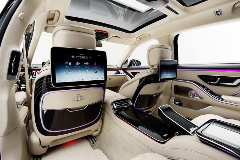 إيجار مرسيدس S550 مايباخ (أسود), 2023 في الشارقة