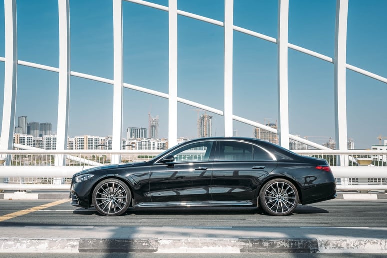 Mercedes S500 (Noir), 2022 &agrave; louer &agrave; Sharjah