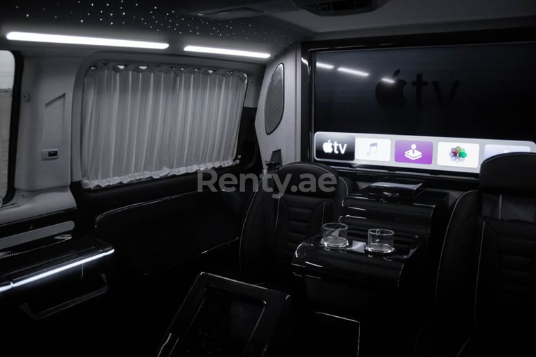 Mercedes Vito VIP Maybach (Nero), 2020 in affitto a Abu Dhabi