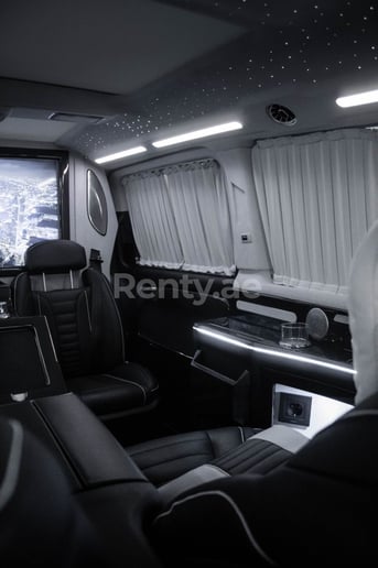 Mercedes Vito VIP Maybach (Nero), 2020 in affitto a Abu Dhabi