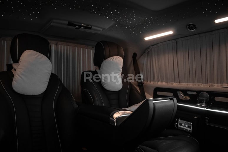 Mercedes Vito VIP Maybach (Nero), 2020 in affitto a Abu Dhabi