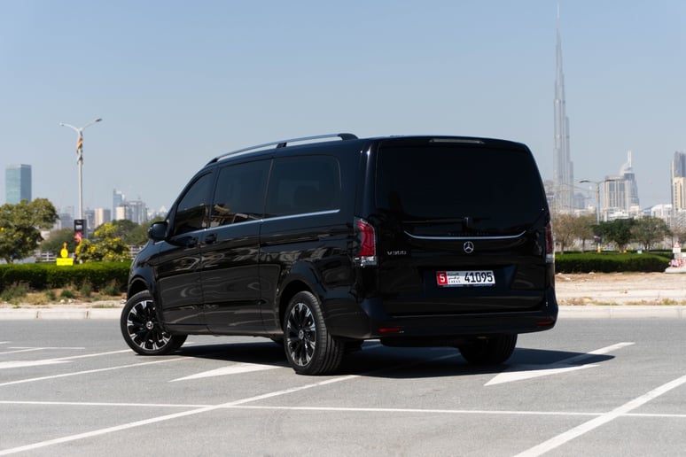 Mercedes V300 Avantgarde Extra Long (Черный), 2025 - предложения по лизингу в Шарджа