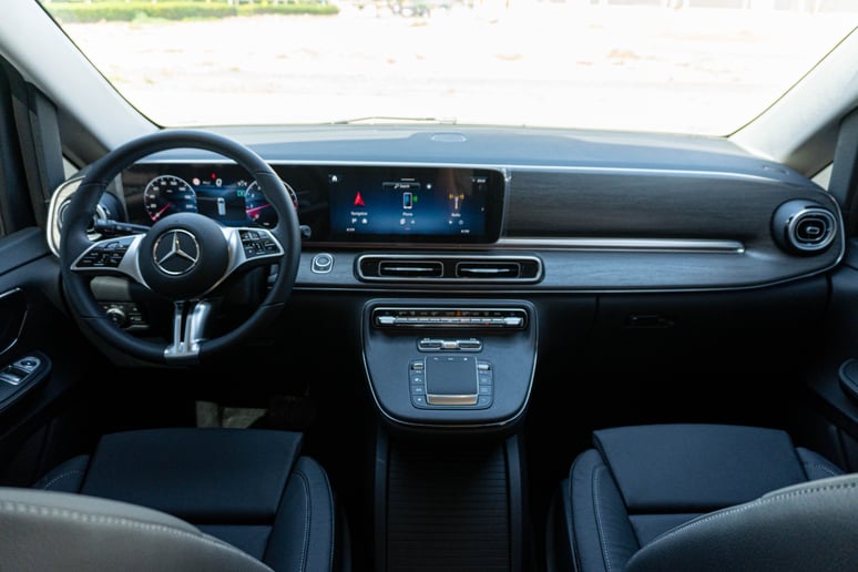Mercedes V300 Avantgarde Extra Long (Черный), 2025 - предложения по лизингу в Шарджа