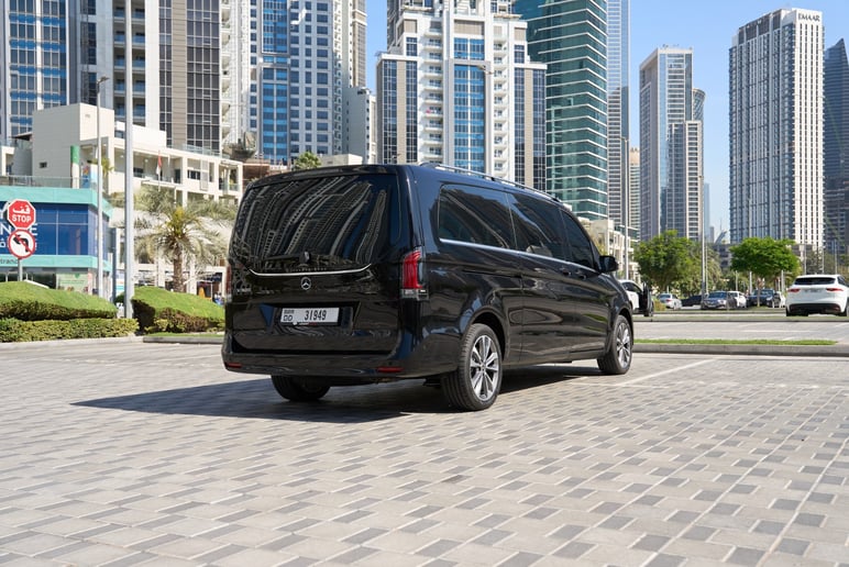 مرسيدس V300 Avantgarde Extra Long (أسود), 2025 - عروض التأجير في الشارقة
