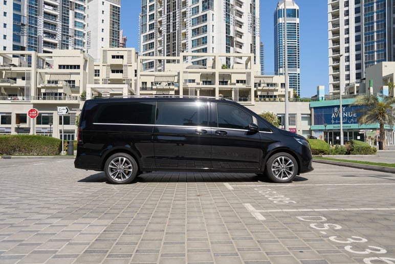 مرسيدس V300 Avantgarde Extra Long (أسود), 2025 - عروض التأجير في الشارقة