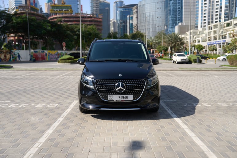 مرسيدس V300 Avantgarde Extra Long (أسود), 2025 - عروض التأجير في الشارقة