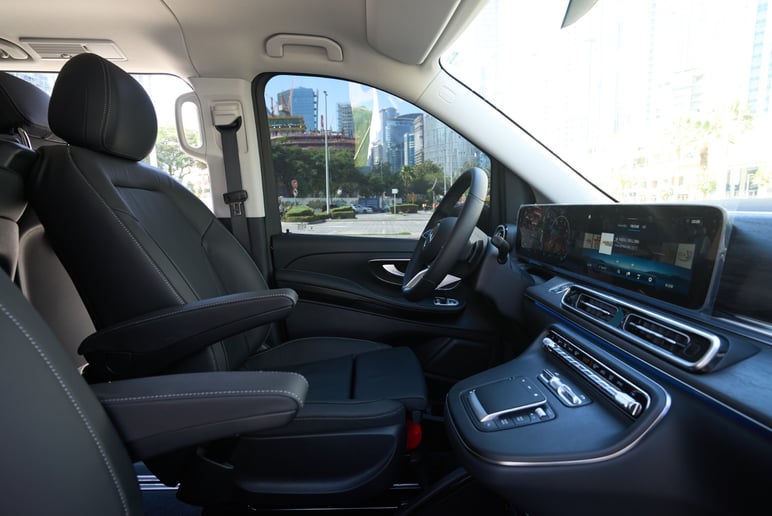 مرسيدس V300 Avantgarde Extra Long (أسود), 2025 - عروض التأجير في الشارقة