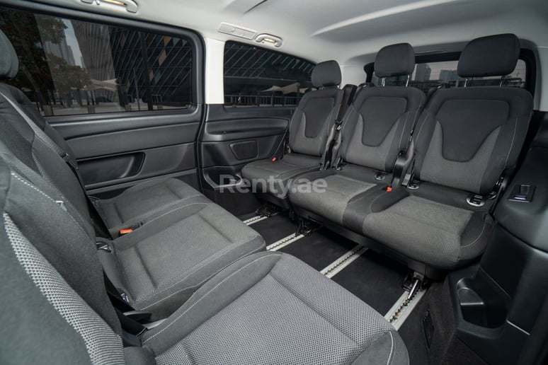 Dubai'de kiralık Mercedes V Serisi (Siyah), 2018