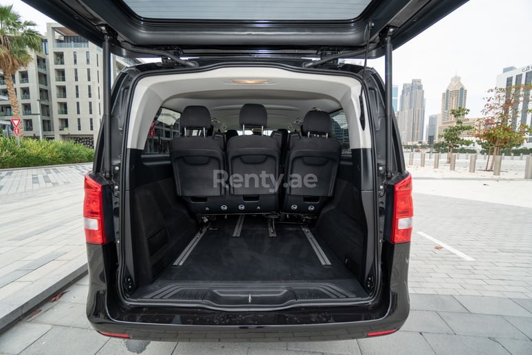Dubai'de kiralık Mercedes V Serisi (Siyah), 2018