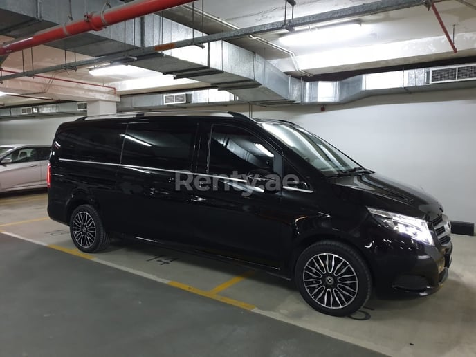 Dubai'de kiralık Mercedes V250 (Siyah), 2019