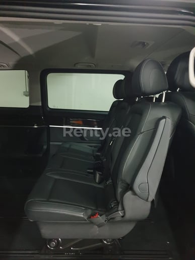 Dubai'de kiralık Mercedes V250 (Siyah), 2019