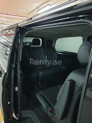 Dubai'de kiralık Mercedes V250 (Siyah), 2019