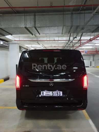 Dubai'de kiralık Mercedes V250 (Siyah), 2019