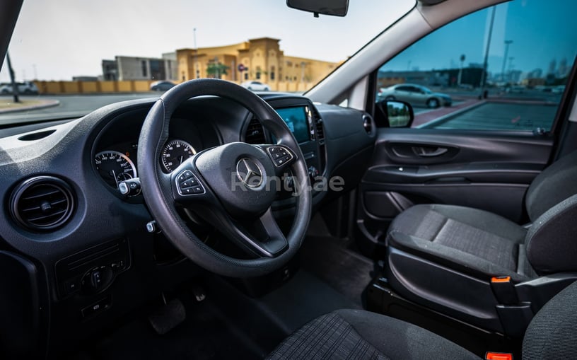 Dubai'de kiralık Mercedes Vito Serisi (Siyah), 2019