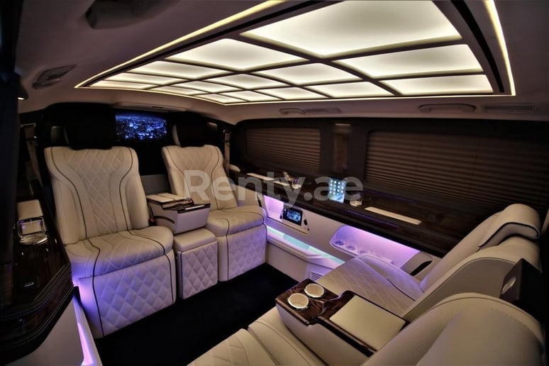 Mercedes Vito VIP (Nero), 2020 in affitto a Dubai
