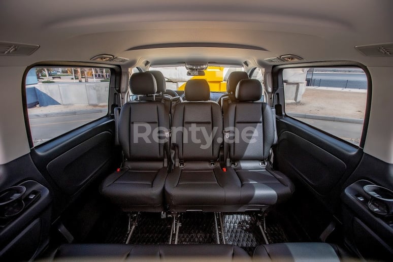 Dubai'de kiralık Mercedes VITO (Siyah), 2021