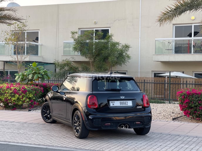 Mini Cooper (Negro), 2019 para alquiler en Dub&aacute;i