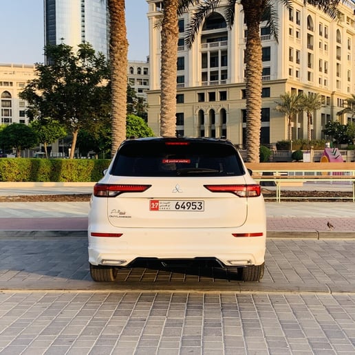 Mitsubishi Outlander (Wit), 2025 te huur in Dubai