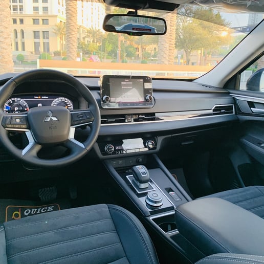 Mitsubishi Outlander (Wit), 2025 te huur in Dubai